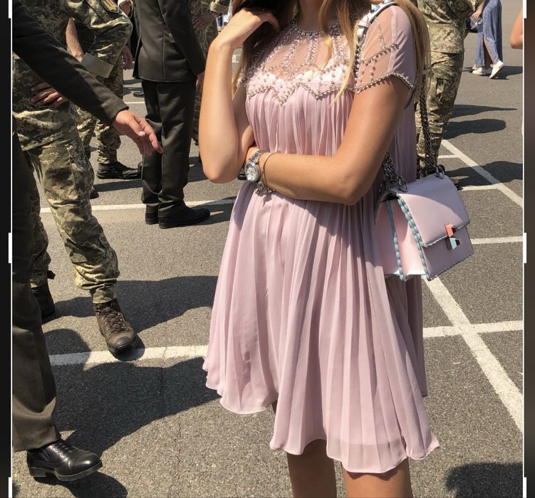 Сукня рожева жіноча