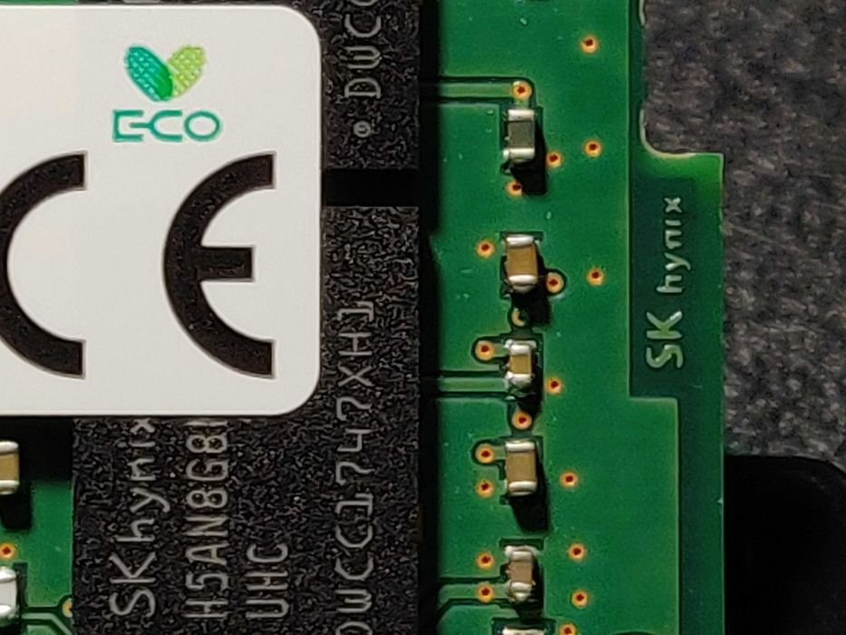 SK hynix 16 GB SO-DIMM DDR4 2400 MHz  (HMA82GS6DJR8N-UH)