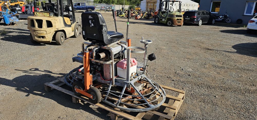 Zacieraczka samojezdna Zacieraczka dwutalerzowa B-MAC BM955-2S barikel