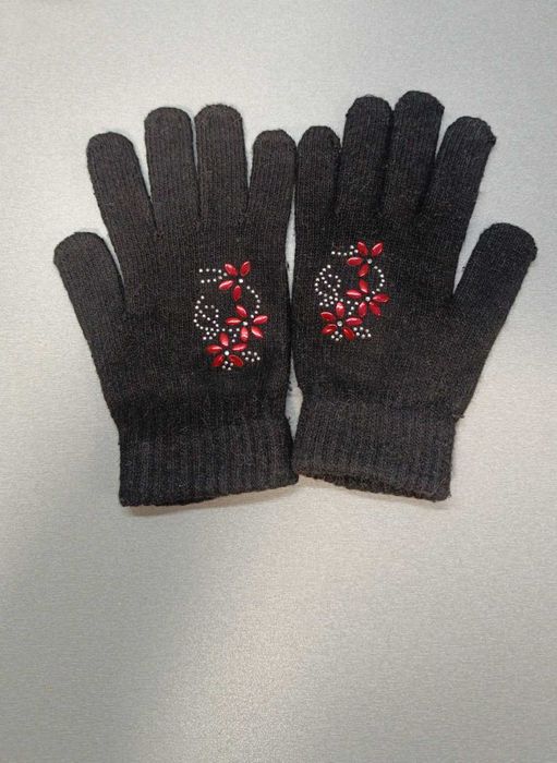 Рукавички жіночі з червоними квітами