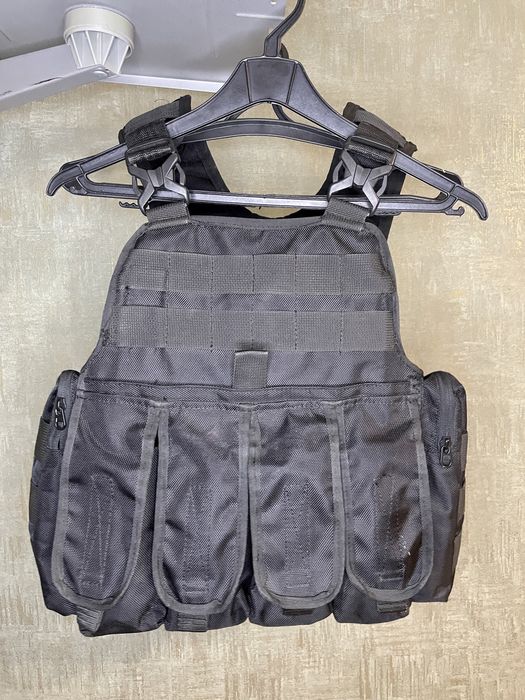 Плитоноска чорна з підсумками