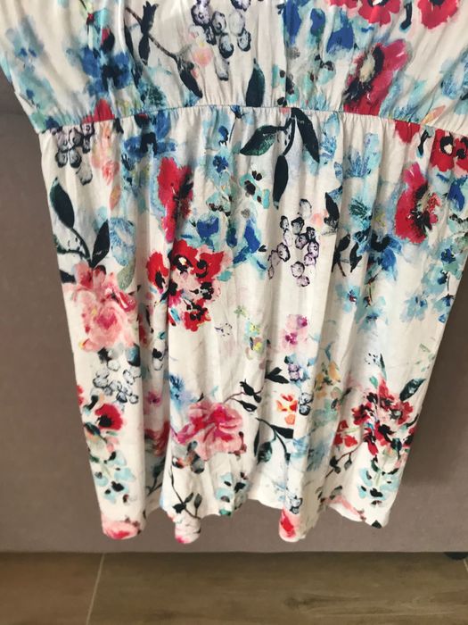 Sukienka S w kwiaty H&M