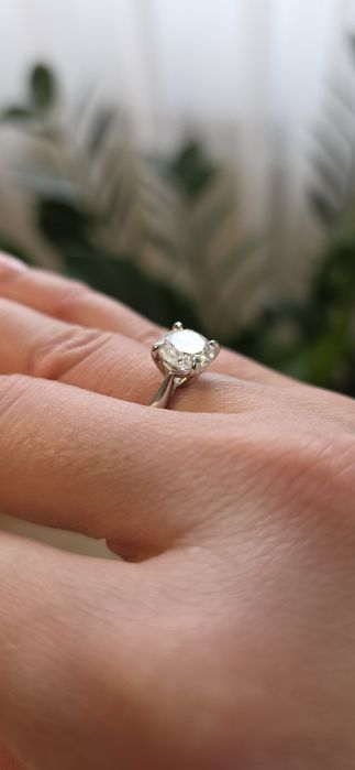 Каблучка з муасанітом в 2 карати