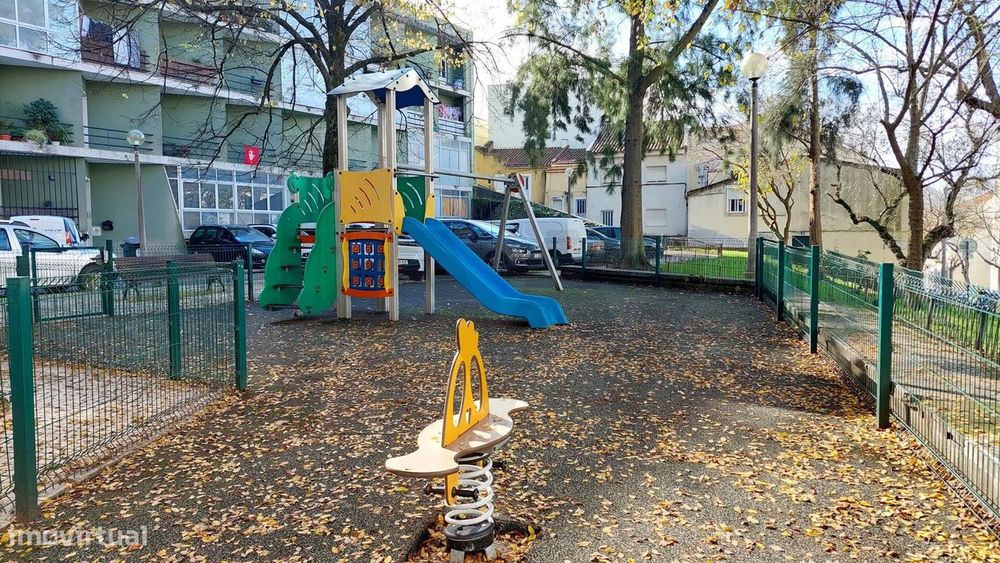 Apartamento T0 remodelado no Condomínio Pátio das Padeiras - Estrela