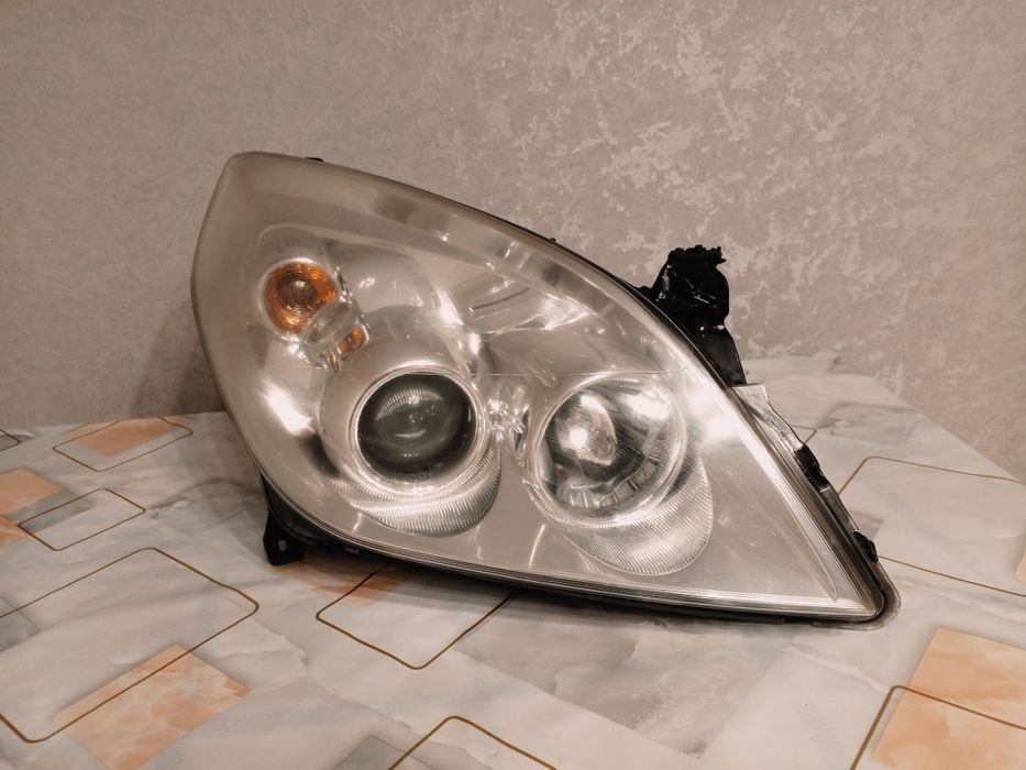 Фари Опель вектра с рестайл