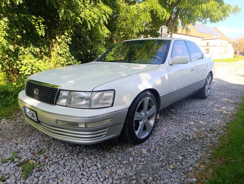 Lexus LS