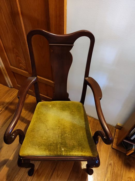 Secretária D. Maria com cadeira