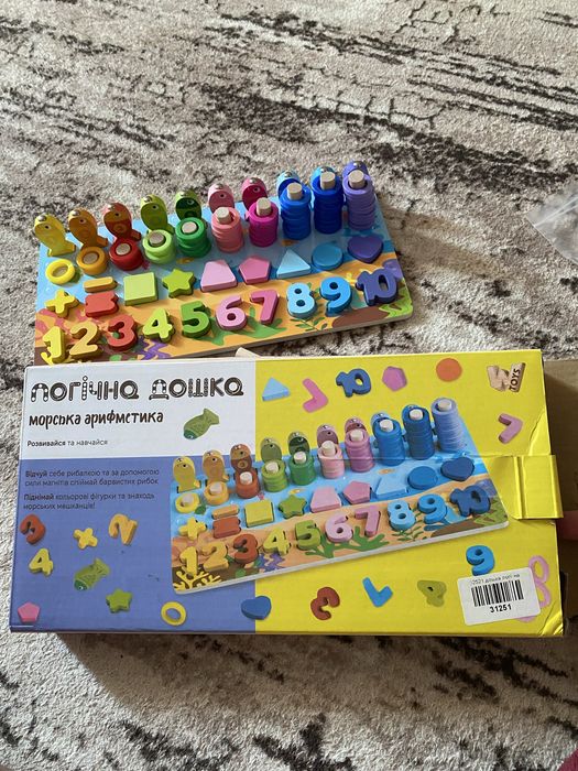 Логічна дошка іграшка