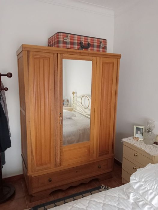 Cómoda e roupeiro
Para desocupar 
Possibilidade em vender em separado