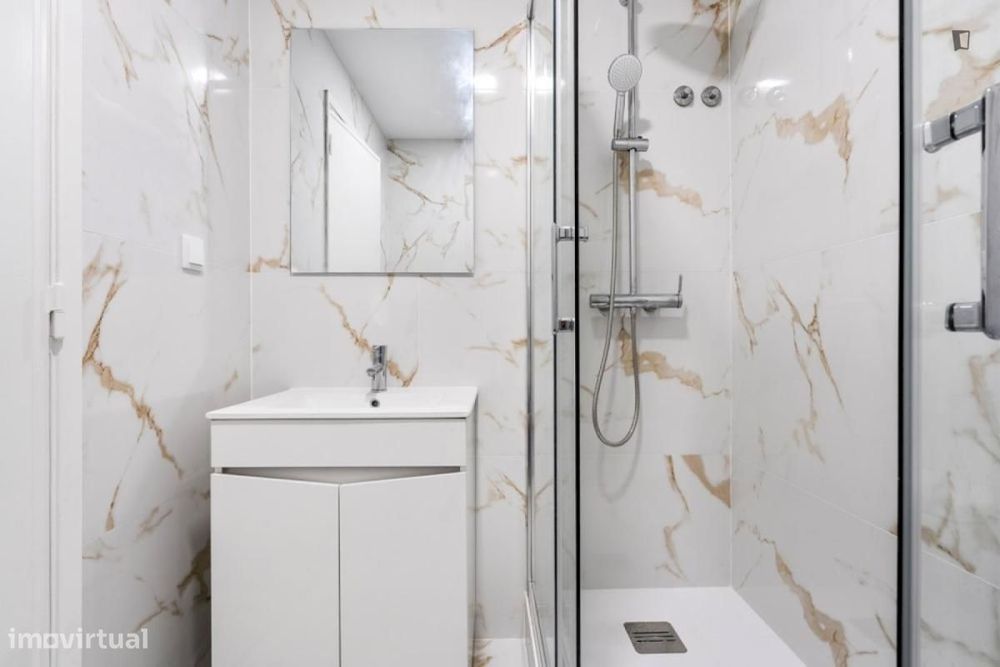 Quarto - localizado em Amadora Lisbon
