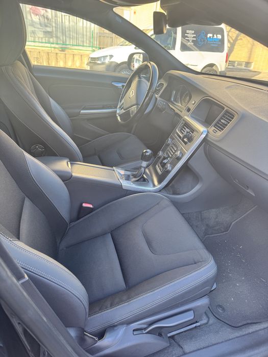 V60 D2 Momentum - extremamente económica