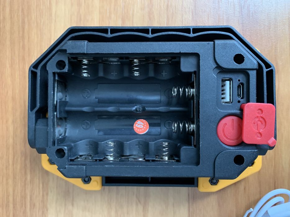 Аккумуляторный светодиодный прожектор 20 Вт (с функцией Power Bank)