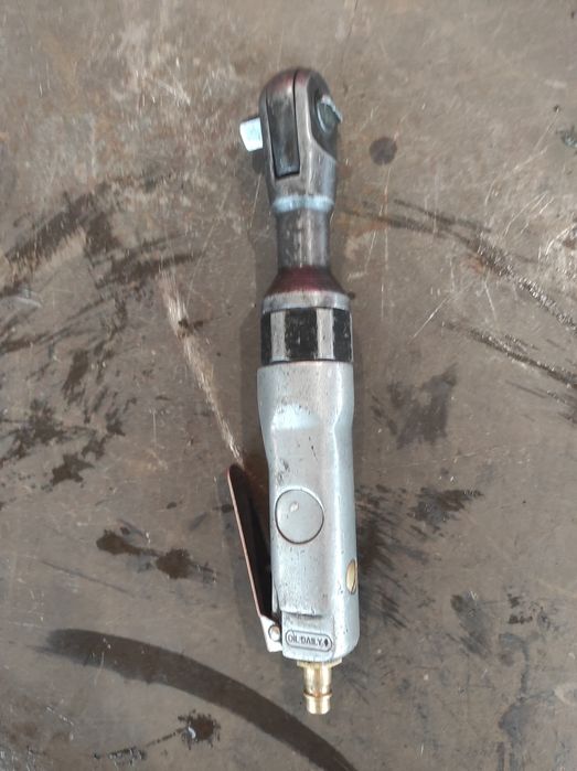 Klucz pneumatyczny boczny