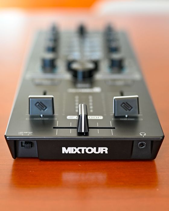 Reloop Mixtour – Algoriddim