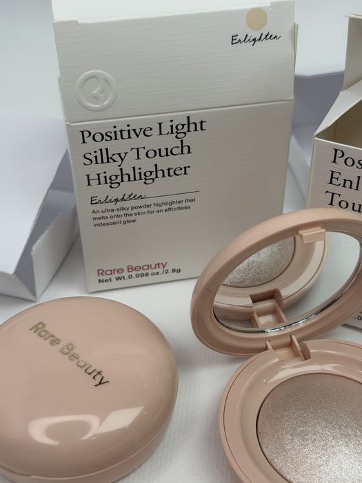 Хайлайтер для обличчя Rare Beauty Enligten