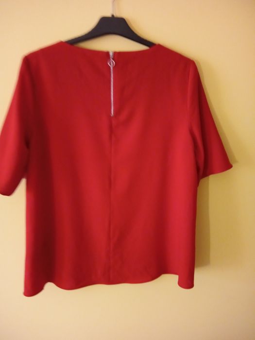 Czerwona bluzka F&F rozmiar 42,,szalik gratis