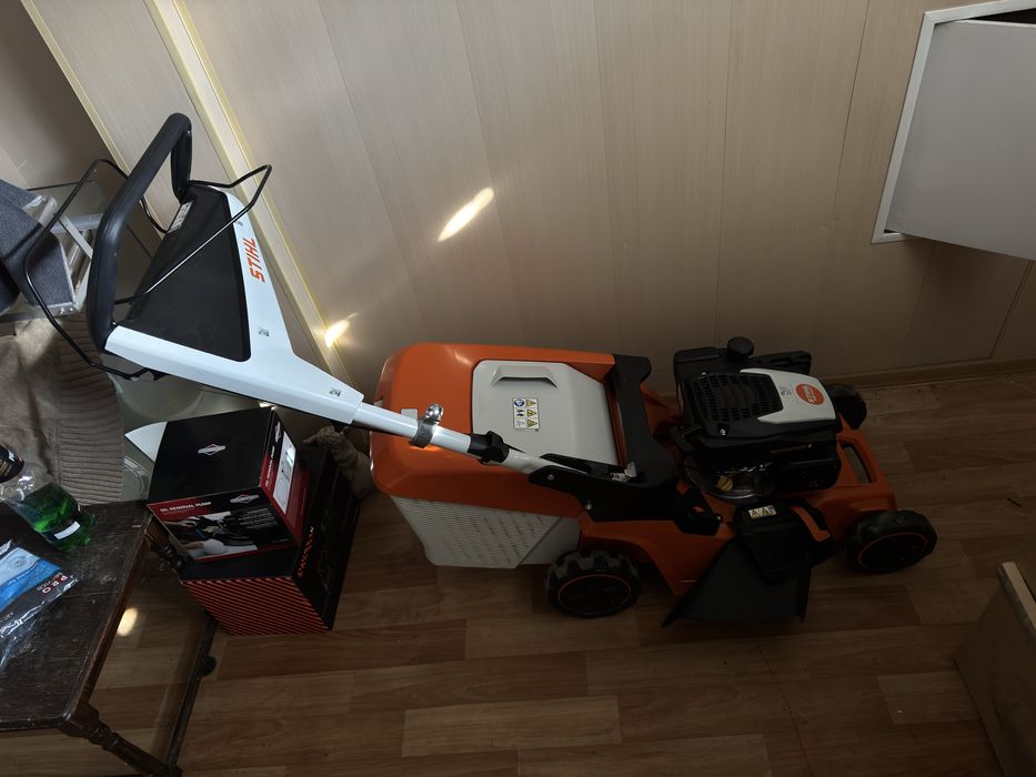 Газонокосарка штиль майже нова