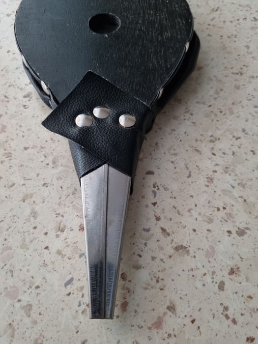 Miech ręczny do rozpalania grilla