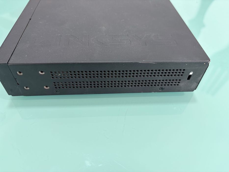 Switch Gigabit Linksys LGS528P 28-Port PoE+ Gerido [80]