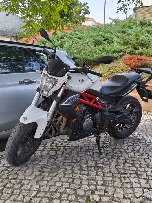 Moto muito boa, ano 2016, 27000km