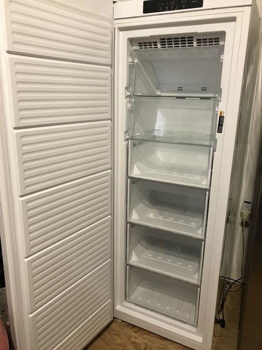 Морозилка Bauknecht , no frost,