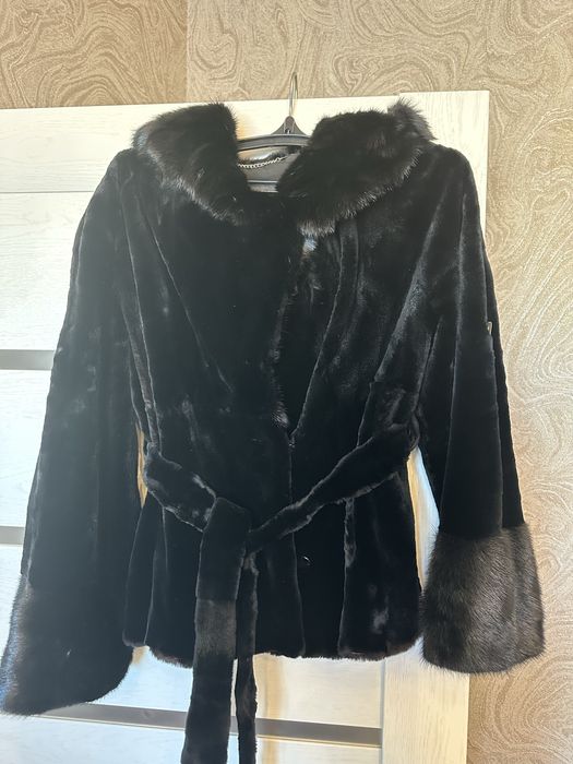 Продам жіночу норкову шубу