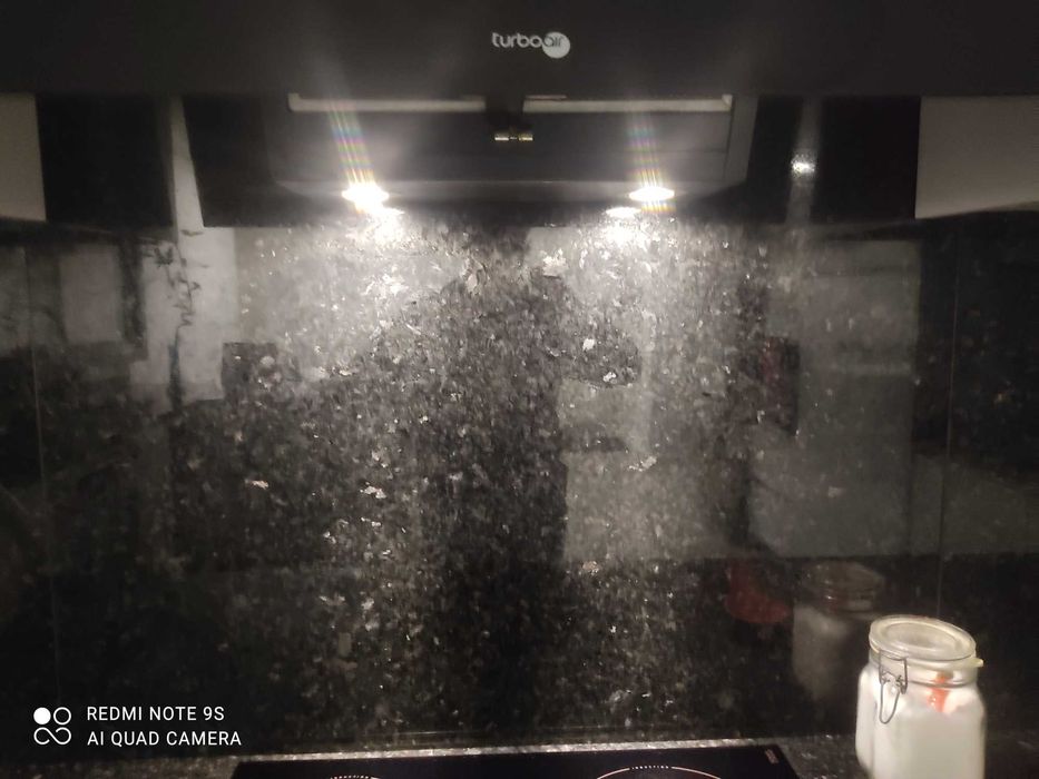 Exaustor de cozinha preto