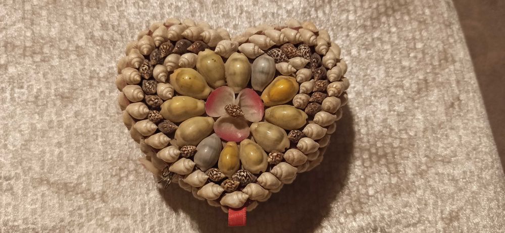 Szkatułka z muszelek - serduszko