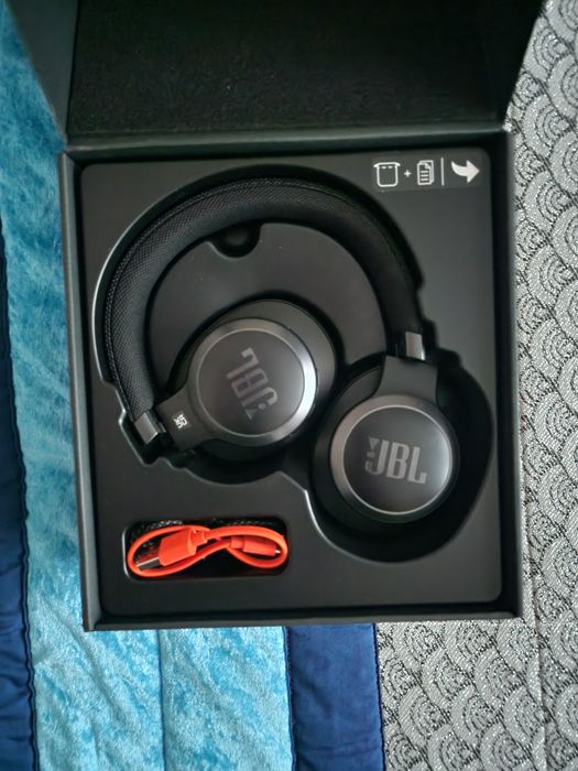 Auscultadores Bluetooth JBL Live 660NC c/ ANC - Como Novos na Caixa Completa