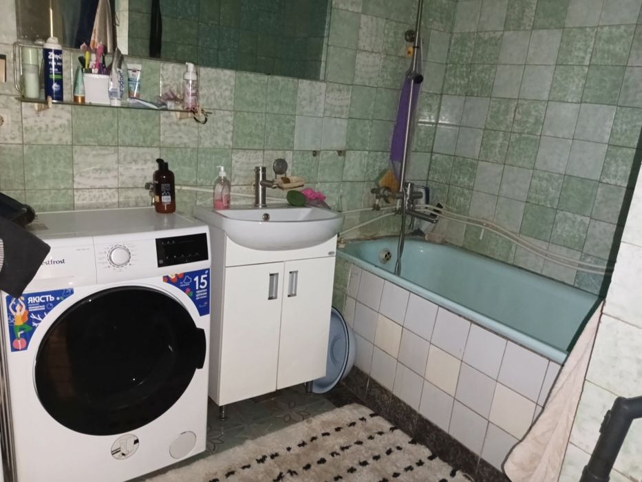 Продам дом два полных этажа на улице имеется кухня в доме ванна туалет