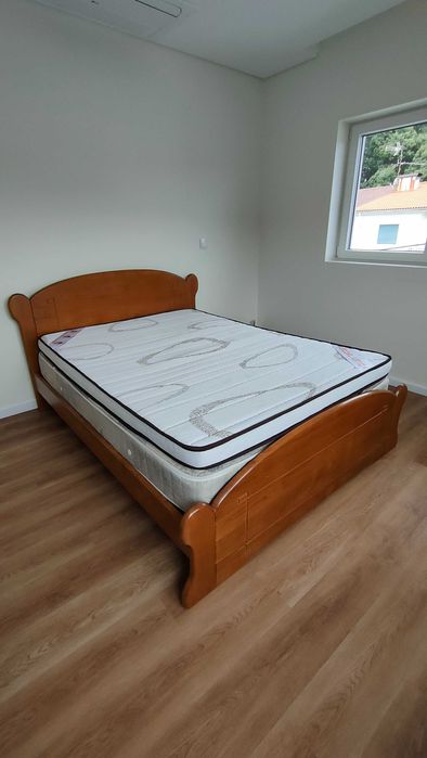 Quarto de casal completo em madeira de cerejeira em muito bom estado