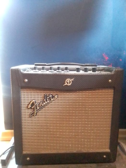 Fender Squier Stratocaster czerwonokrwisty + Piecyk Mustang