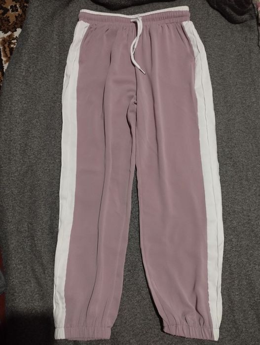 Штани фіолетового кольору