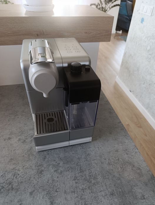 Ekspres DeLonghi nesspresso plus dorzucę kapsułki