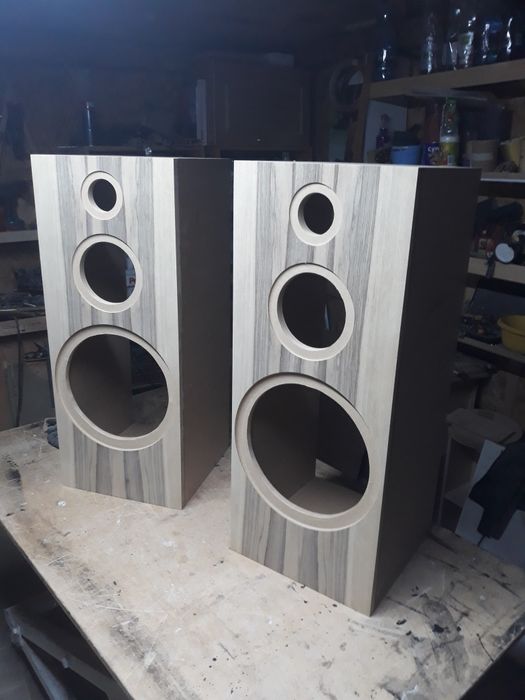 Obudowy kolumn audio