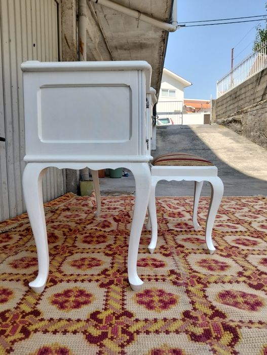 Cómoda Vintage com Banco Restaurada