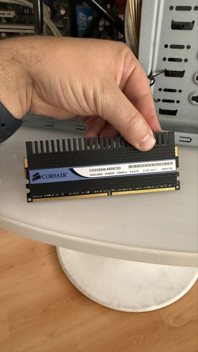 COMPUTADOR DE ESCRITORIO C/ 8 GB Memoria