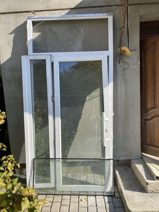 Металопластикові двері( коричневі і білі) б/ у