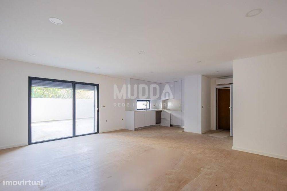 Apartamento T3 novo no R/Chão com Terraço em Esgueira -- Aveiro — Esgueira, Aveiro
