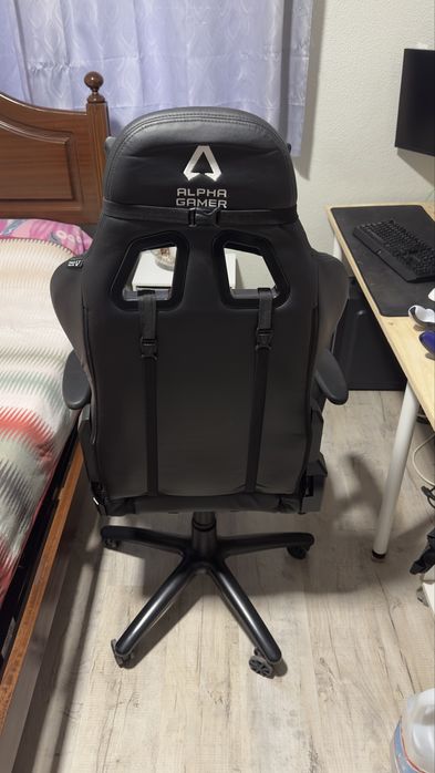 Cadeira Gaming ALPHA GAMER Vega (Até 150 kg - Elevador Classe 4 - Preto)