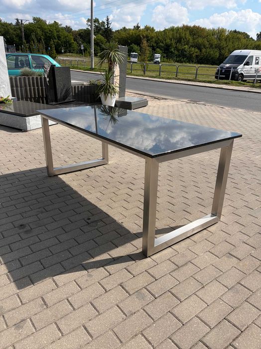Granitowy stół ogrodowy