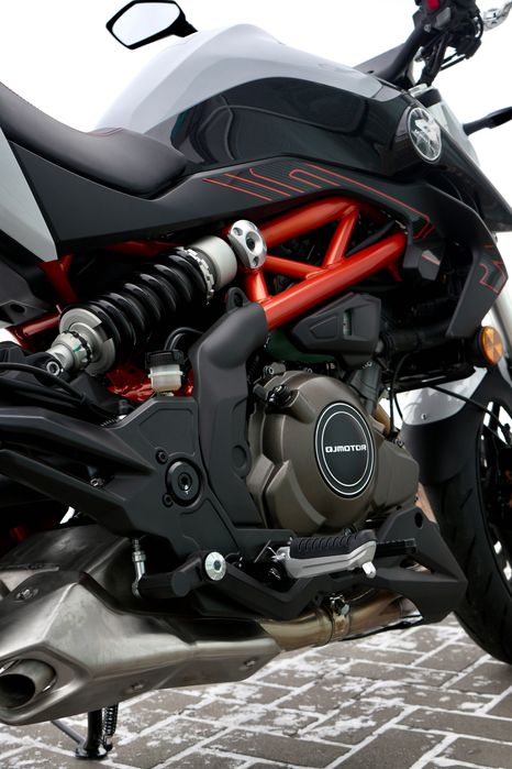 Мотоцикл QJMOTOR SRK 400