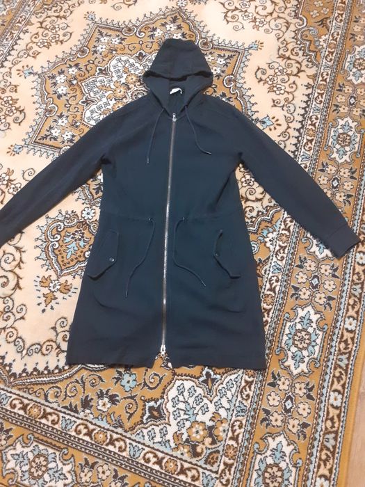 Пальто літнє з капішоном та з замком блискавка