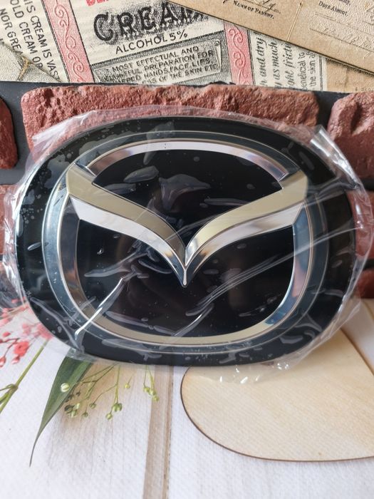 Емблема Mazda CX5 під радар-дистронік