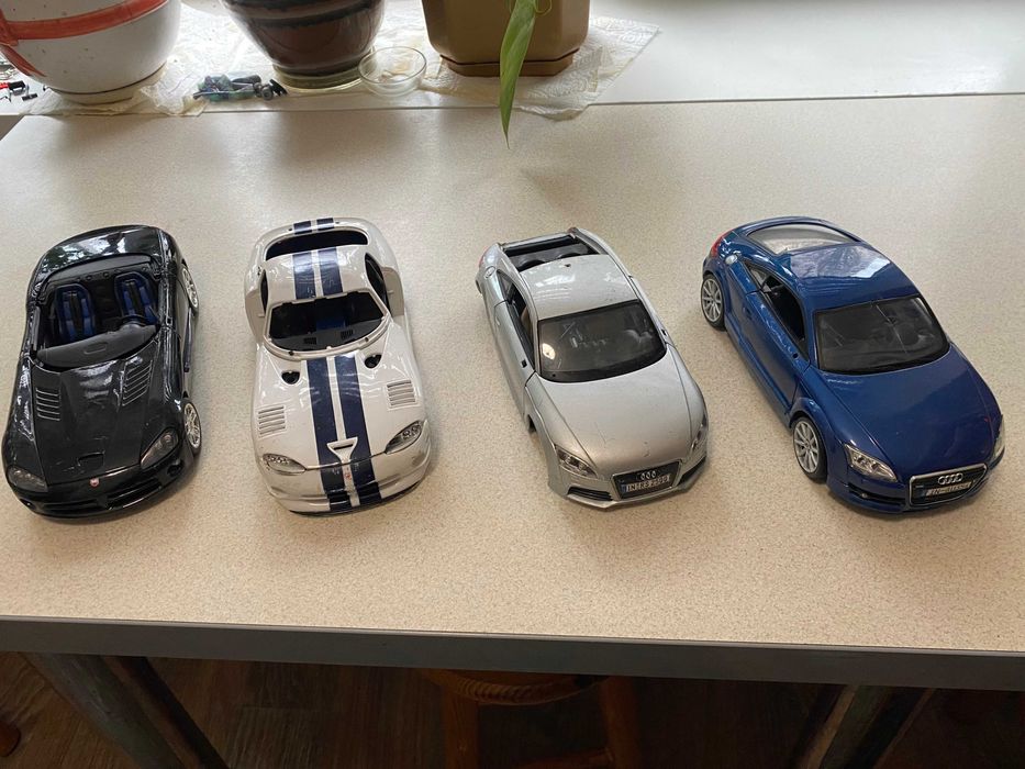 Машинки (модели) 1:18 под реставрацию