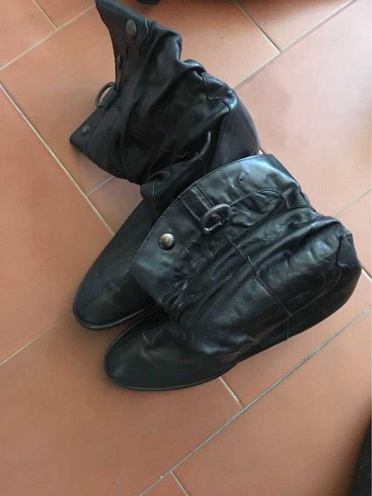 Botas em pele pretas, novas