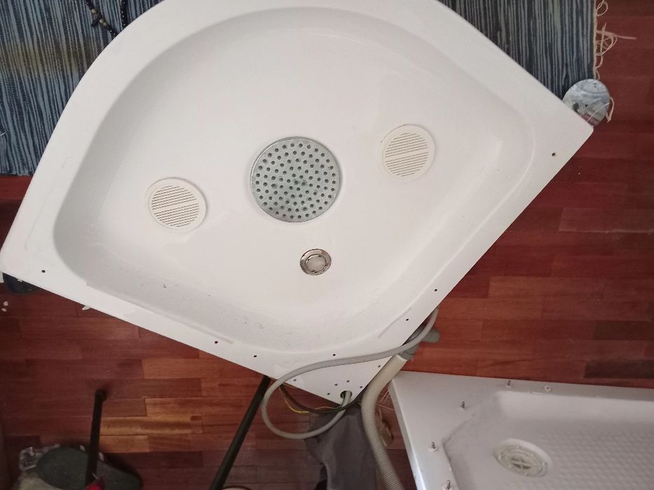 Coluna de duche com três sistemas chuveiros  com rádio