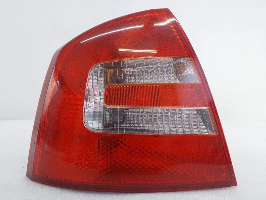 Farolim esquerdo SKODA Octavia II Hatchback (1Z3)