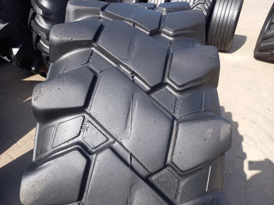 2x Opona używana 400/70-24 400/70R24 CAMSO 1100zł(szt.) W4849
