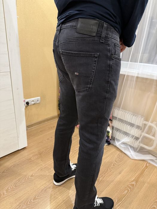 Продам чоловічі чорні джинси tommy jeans оригінал